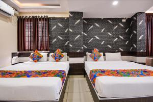 Voodi või voodid majutusasutuse FabHotel Rotano Suites - Yelahanka toas