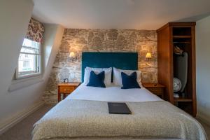 Ένα ή περισσότερα κρεβάτια σε δωμάτιο στο The Kings Arms Hotel
