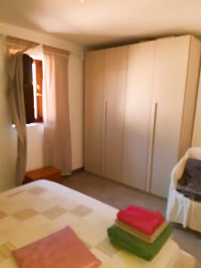 a bedroom with two towels sitting on a bed at la dimora degli angeli in Perugia