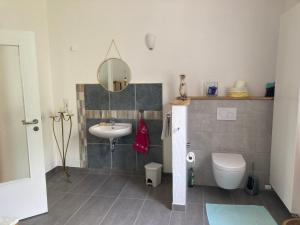 Koupelna v ubytování Gästewohnung Mosbach + 7 fotografií