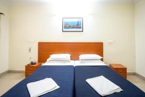 En eller flere senge i et værelse på Hotel TamilNadu -Trichy