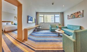 Postel nebo postele na pokoji v ubytování Holiday Inn Express Shanghai Zhenping by IHG + 37 fotografií