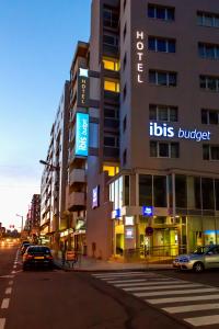 a city street filled with cars and buildings at Ibis Budget Braga Centro in Braga