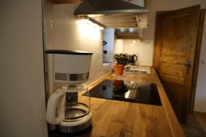 Kuchnia lub aneks kuchenny w obiekcie Appartement 'Oachkatzl'