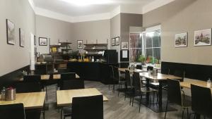 En restaurant eller et spisested på Hotel Tulipan Pruhonice