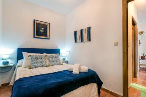 a small bedroom with a blue and white bed at Casa abuela pilar in Capileira