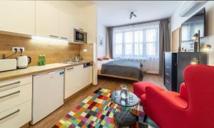 Kuchyňa alebo kuchynka v ubytovaní Aviatik apartments