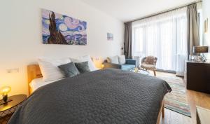Posteľ alebo postele v izbe v ubytovaní Aviatik apartments