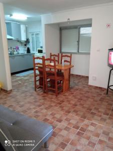 Ruang makan di apartemen