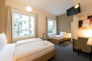 Postel nebo postele na pokoji v ubytování Nu Wave Hotel Berlin - Digital Check-In 2025
