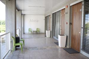 Balkón nebo terasa v ubytování Adresa Suites