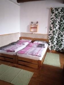Krevet ili kreveti u jedinici u okviru objekta Vár-Lak Vendégház