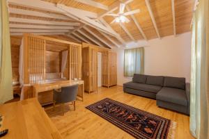 Posezení v ubytování APA Mountain Lodge + 29 fotografií