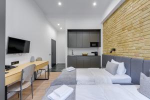Kuchyň nebo kuchyňský kout v ubytování Centrooms Kropivnizkogo Mini-Hotel
