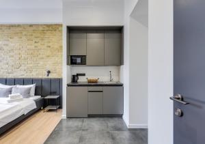 Kuchyň nebo kuchyňský kout v ubytování Centrooms Kropivnizkogo Mini-Hotel