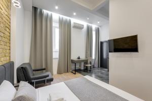 TV a/nebo společenská místnost v ubytování Centrooms Kropivnizkogo Mini-Hotel