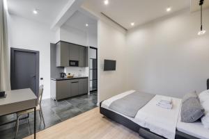 Kuchyň nebo kuchyňský kout v ubytování Centrooms Kropivnizkogo Mini-Hotel