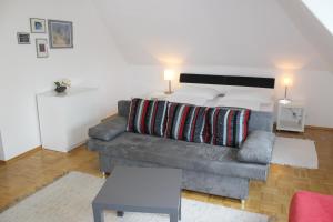 a living room with a couch and a bed at Ferienwohnung und Gästezimmer Korb in Krumpendorf am Wörthersee