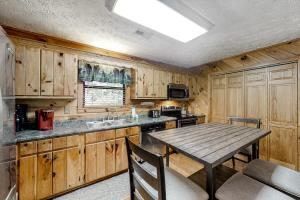 Bear Crossing Cabin on English Mountain