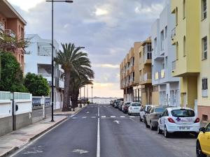 Zdjęcie z galerii obiektu Corralejo beach apartment w Corralejo