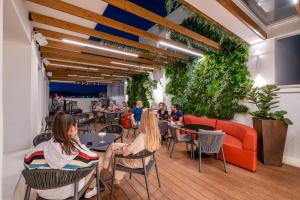 Reštaurácia alebo iné gastronomické zariadenie v ubytovaní Soho Boutique Equitativa