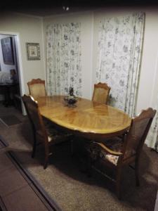 Posezení v ubytování 3-Br 2-Bath Family-Friendly Home -10 Min to Tulsa