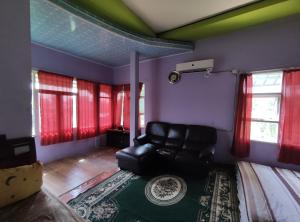 Gallery image of OYO 90633 Graha Dirham Homestay in Sekayu