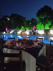 Bassein majutusasutuses Hotel Puerta Chichen või selle lähedal