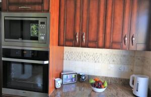 a kitchen with a bowl of fruit on a counter at Apartament MGM Karmelicka in Warsaw