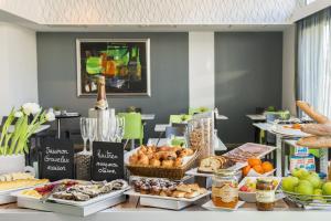 a buffet with bread and other food on a table at Il giardino dei semplici B&B in Caulonia