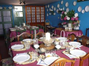 A restaurant or other place to eat at Malpais Trece