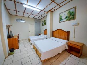 a bedroom with two beds and a tv in it at Hotel Continental Plaza in San Miguel +77 photos