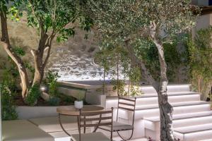 Vonkajšia záhrada v ubytovaní Inotropes Boutique Suites - Adults Only