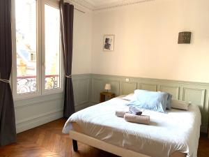 Gallery image of Marvellous Sunbathed 3BR at the heart of Paris in Paris