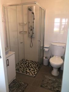 Koupelna v ubytování Hermanus Beach Club - St Tides House 19