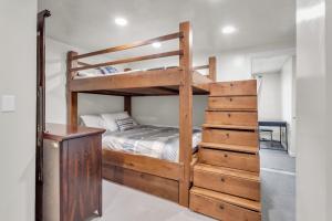 Ένα ή περισσότερα κρεβάτια σε δωμάτιο στο 2BD 2BA Condo with Hot Tub and Pool +18 φωτογραφίες