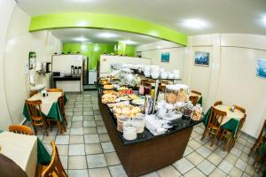 Comida no hotel ou em algum lugar perto mais 23 fotos