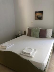 Lumra Rooms客房内的一张或多张床位