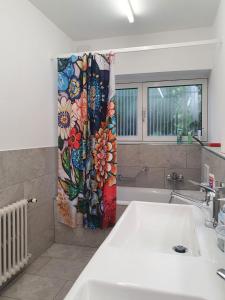 Koupelna v ubytování Viktoria Budget Hostel + 23 fotografií