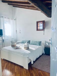 A bed or beds in a room at La casa di Angelina