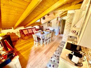 an overhead view of a kitchen and living room with a table at Casa Roberta in Falcade