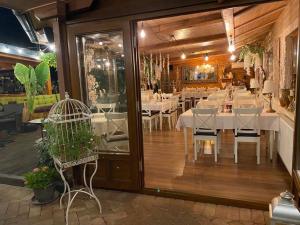 Restauracja lub miejsce do jedzenia w obiekcie Bali Butique Rooms
