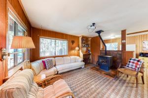 a living room with a couch and a fireplace at Rustic Mountain Retreat in Soda Springs