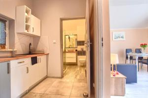 Kuchyňa alebo kuchynka v ubytovaní Apartamenty Perła Szczyrku