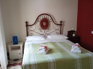 Un pat sau paturi într-o cameră la La Terrazza Del Fotografo