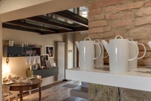 Sadržaji za pripremu kafe i čaja u objektu Chianti B&B Design infinity pool shared