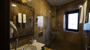 Vannituba majutusasutuses Hotel Epidamn Boutique & Spa