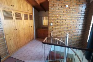 a room with a brick wall and a staircase at Acogedora Casita independiente con estacionamiento in Arequipa