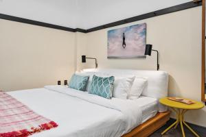 A bed or beds in a room at The Maverick by Kasa