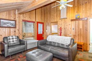 Gallery image of Alpine Meadows Cabin in Girdwood